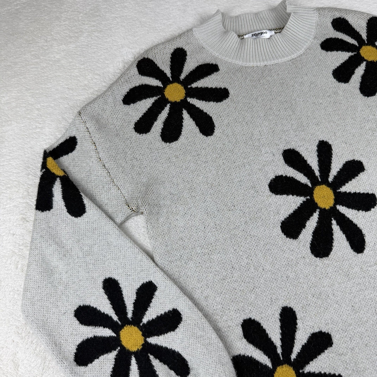 Zeagoo Daisy Floral Knit Sweater Womens M Cream Crewneck Cozy Cottagecore Y2k — image 4 of 8